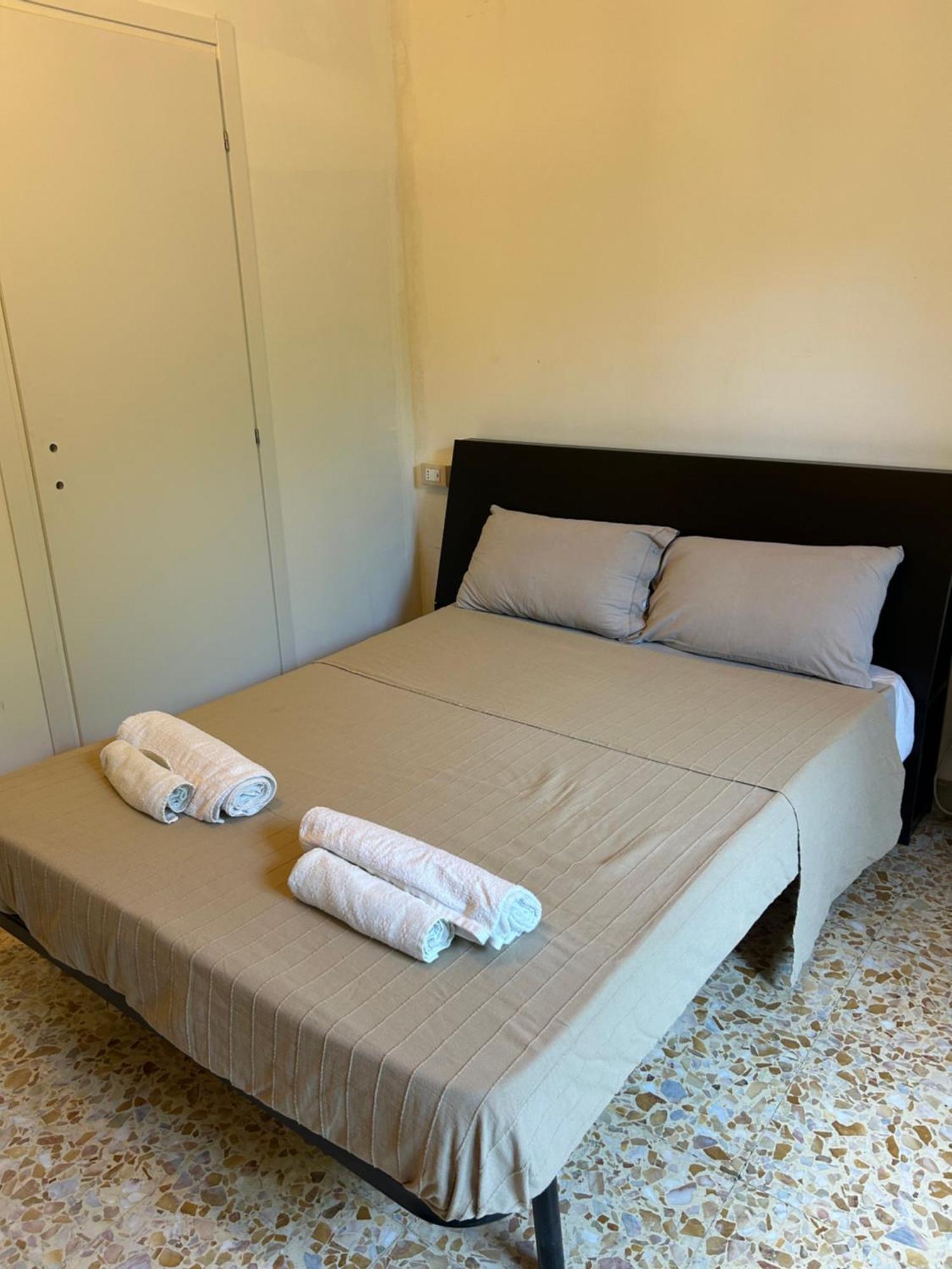 לינה וארוחת בוקר קטאניה Bed And Books חדר תמונה